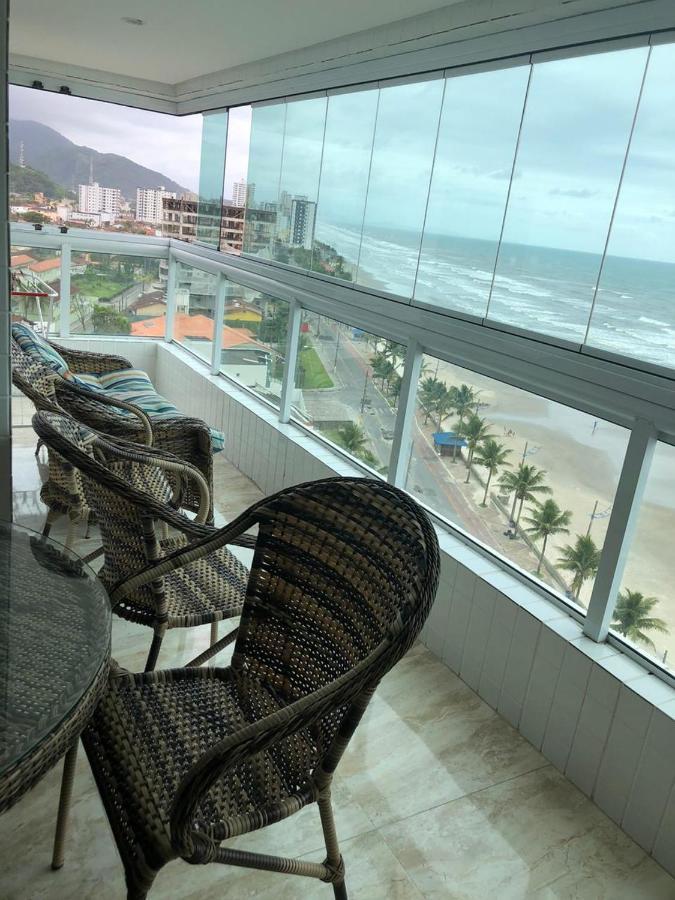 Mongagua Com Vista Para O Mar Pe Na Areia Kültér fotó