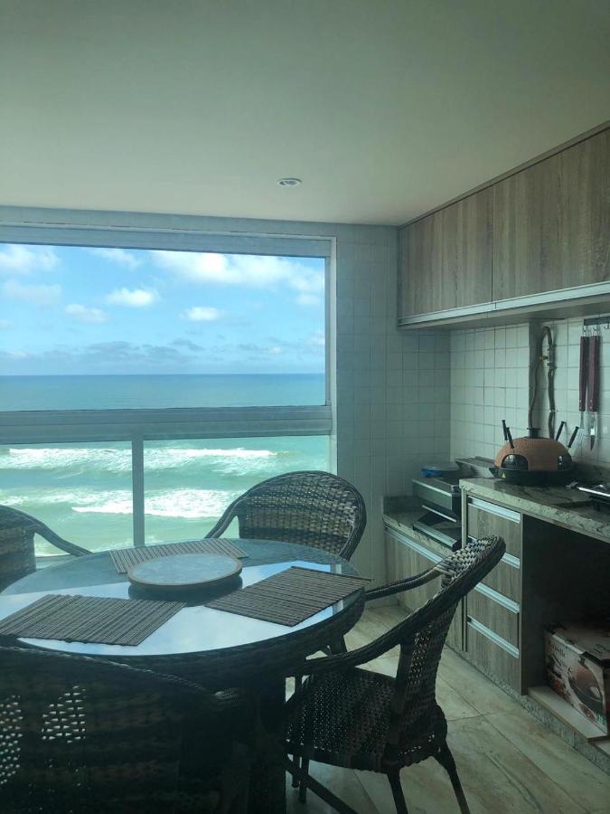 Mongagua Com Vista Para O Mar Pe Na Areia Kültér fotó