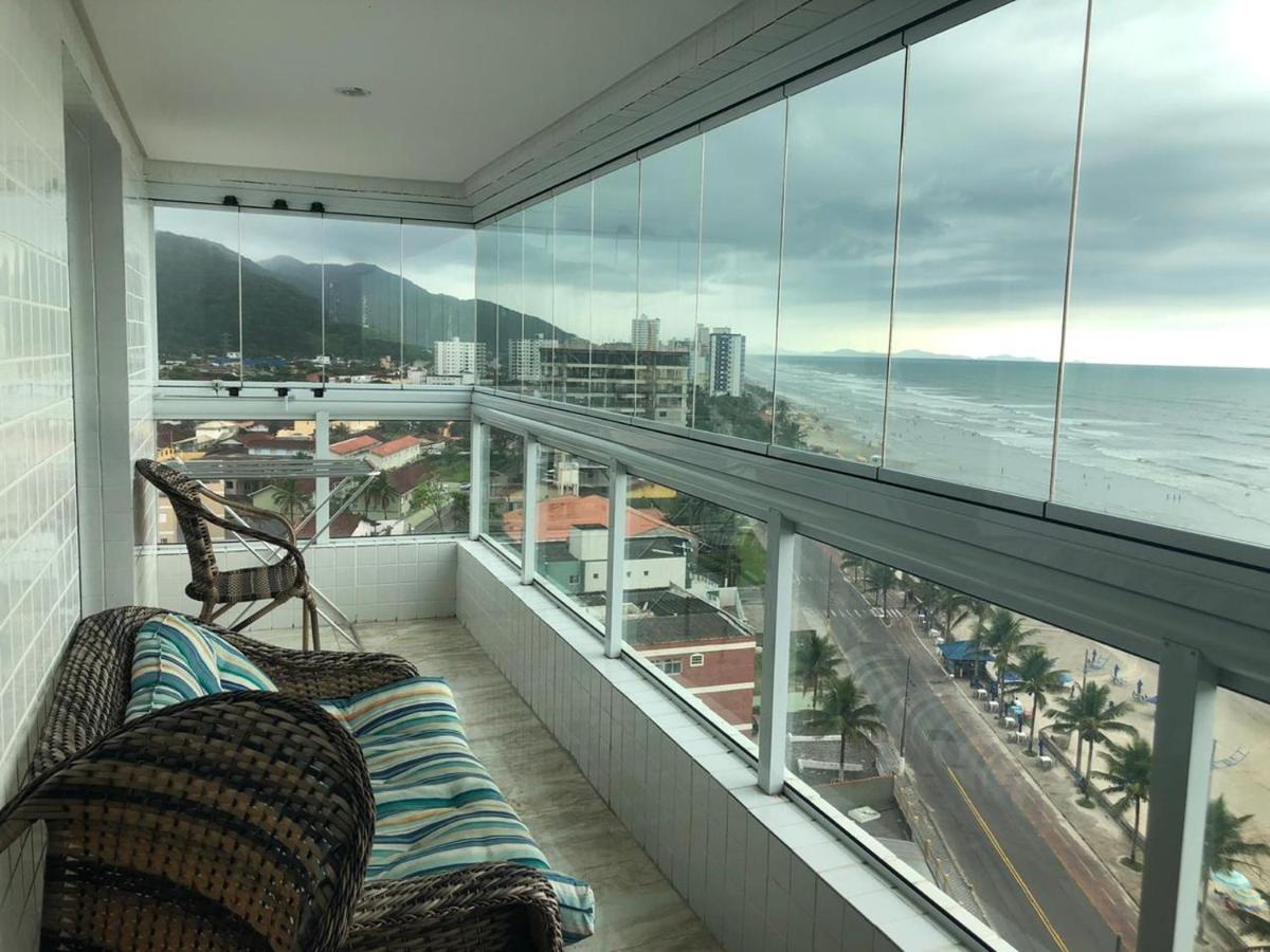 Mongagua Com Vista Para O Mar Pe Na Areia Kültér fotó