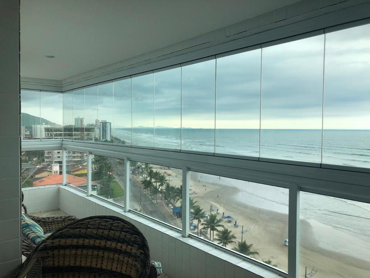 Mongagua Com Vista Para O Mar Pe Na Areia Kültér fotó