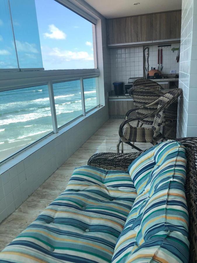 Mongagua Com Vista Para O Mar Pe Na Areia Kültér fotó