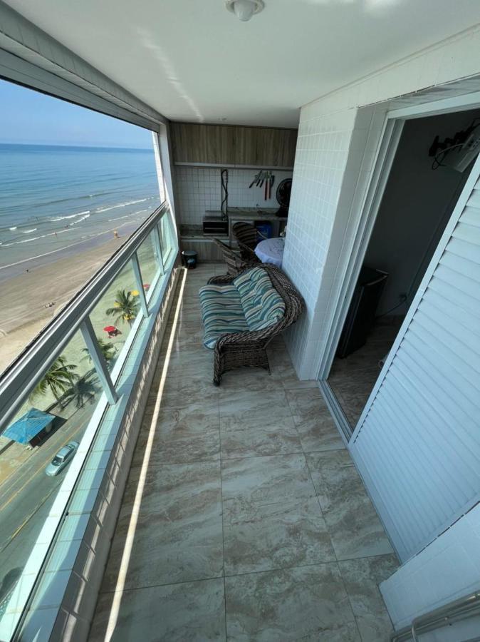 Mongagua Com Vista Para O Mar Pe Na Areia Kültér fotó