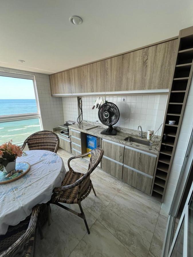 Mongagua Com Vista Para O Mar Pe Na Areia Kültér fotó