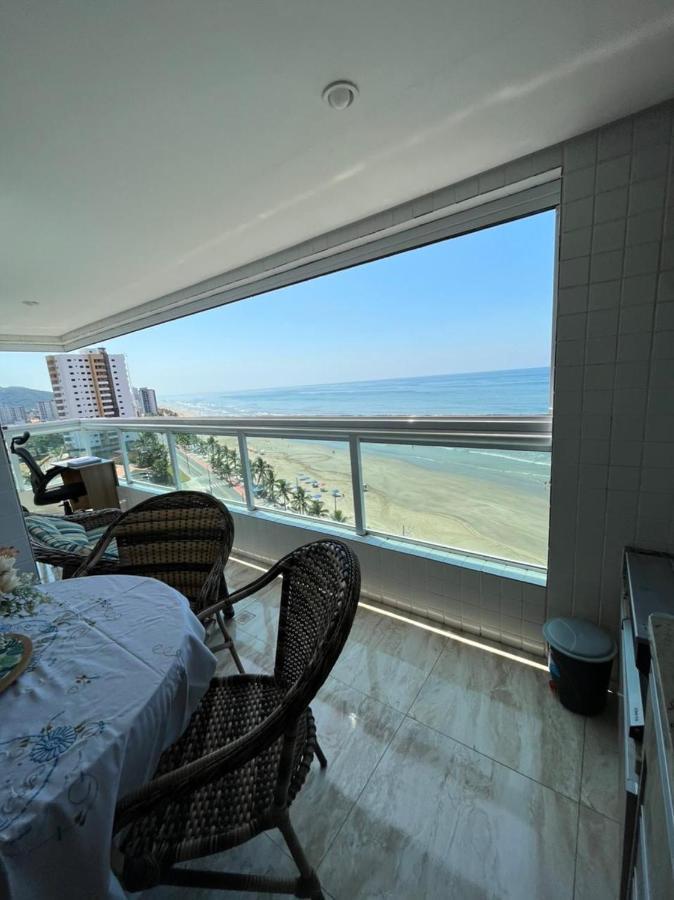 Mongagua Com Vista Para O Mar Pe Na Areia Kültér fotó