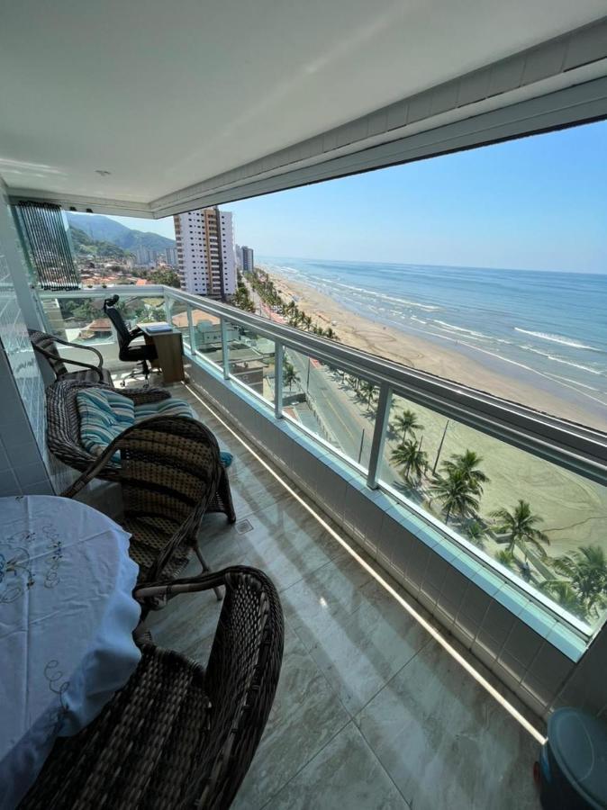 Mongagua Com Vista Para O Mar Pe Na Areia Kültér fotó