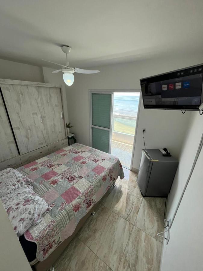 Mongagua Com Vista Para O Mar Pe Na Areia Kültér fotó
