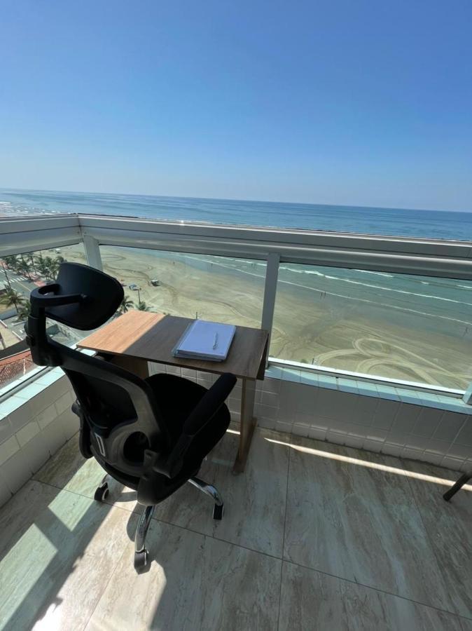 Mongagua Com Vista Para O Mar Pe Na Areia Kültér fotó