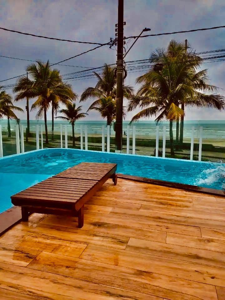 Mongagua Com Vista Para O Mar Pe Na Areia Kültér fotó